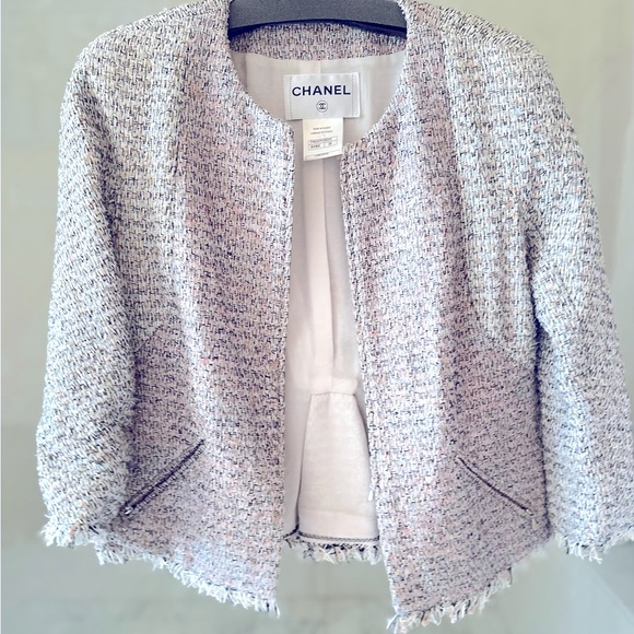 BARBIE - Complete your Chanel Barbie look with this blush jacket. - Picture 2 of 11